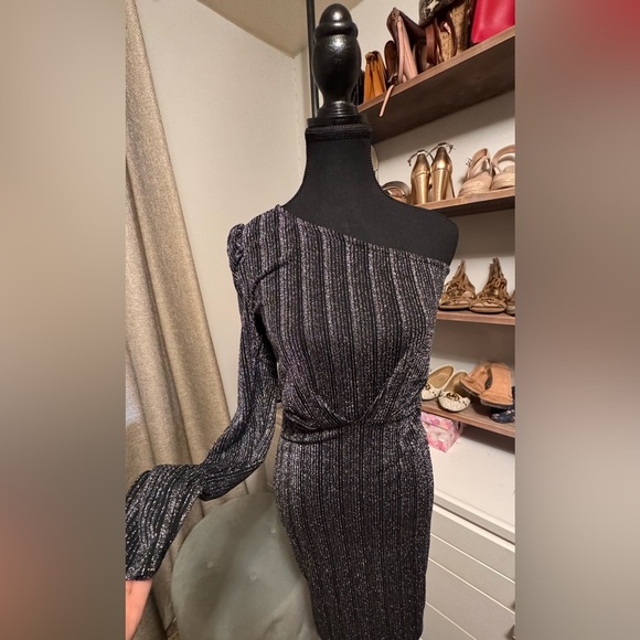 H&M One-Shoulder Black Dress - Picture 4 of 9